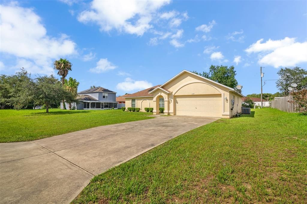 Active With Contract: $230,000 (3 beds, 2 baths, 1563 Square Feet)