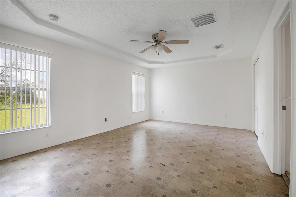 Active With Contract: $230,000 (3 beds, 2 baths, 1563 Square Feet)