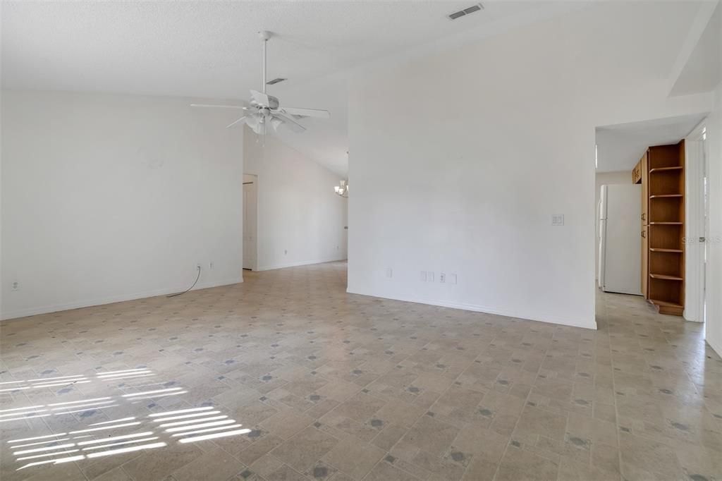 Active With Contract: $230,000 (3 beds, 2 baths, 1563 Square Feet)