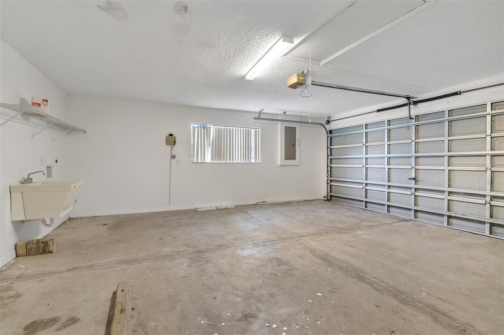 Active With Contract: $230,000 (3 beds, 2 baths, 1563 Square Feet)