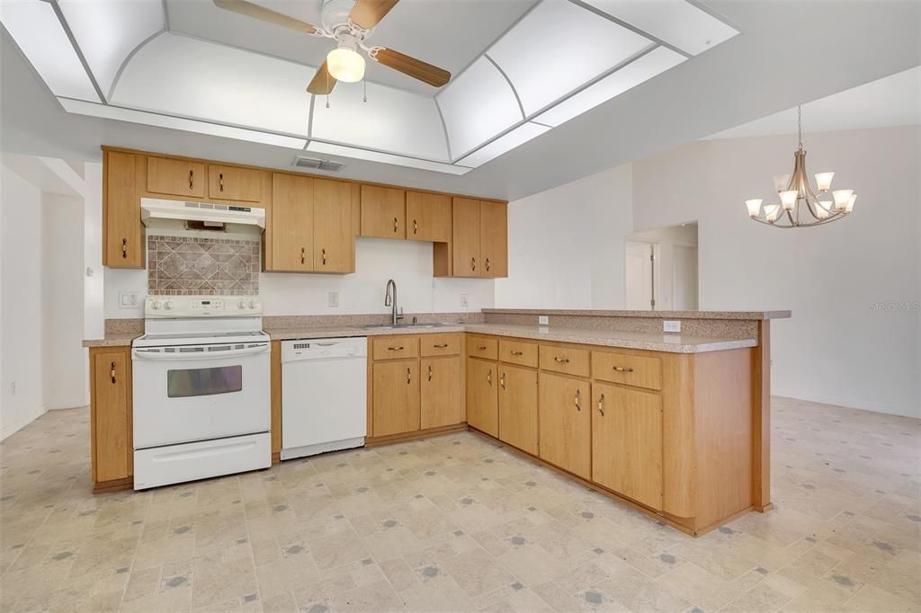 Active With Contract: $230,000 (3 beds, 2 baths, 1563 Square Feet)