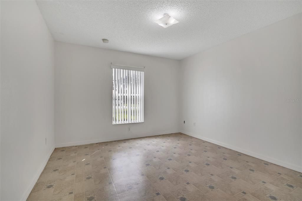 Active With Contract: $230,000 (3 beds, 2 baths, 1563 Square Feet)