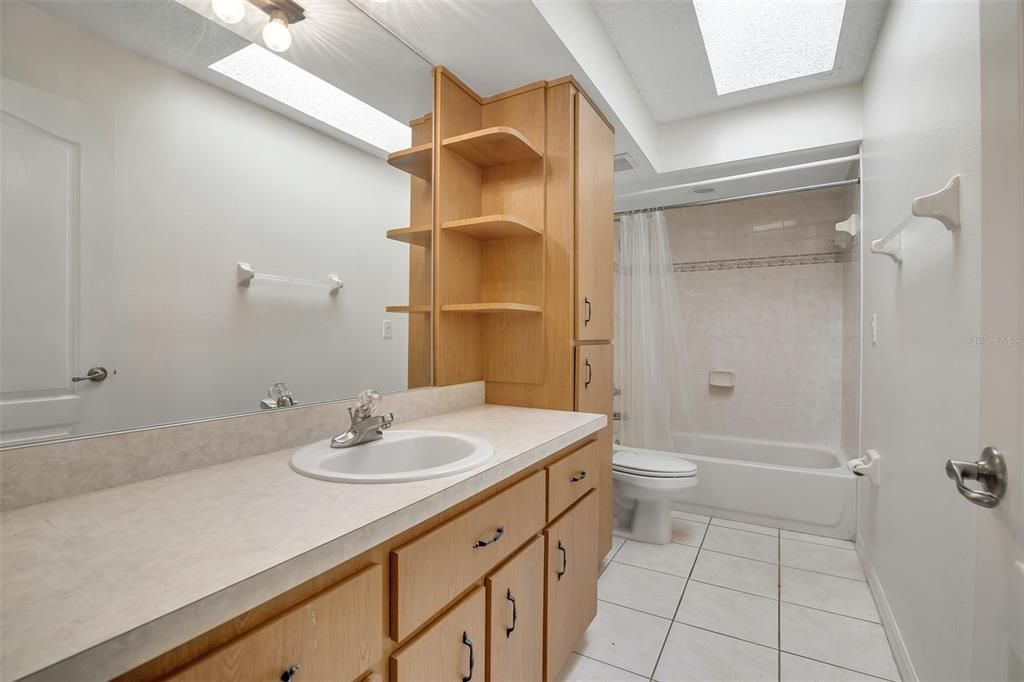Active With Contract: $230,000 (3 beds, 2 baths, 1563 Square Feet)