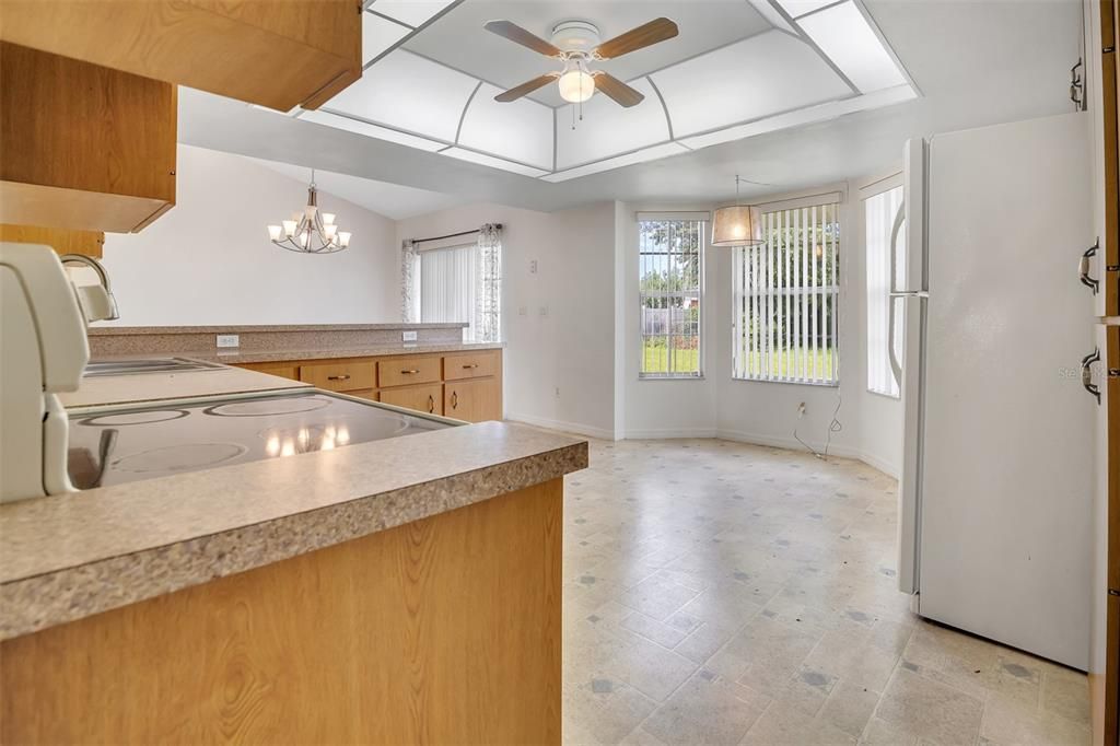 Active With Contract: $230,000 (3 beds, 2 baths, 1563 Square Feet)