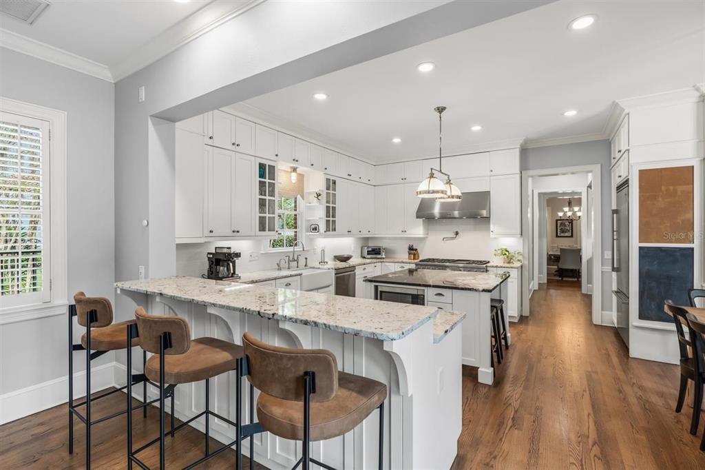 For Sale: $1,995,000 (4 beds, 3 baths, 4304 Square Feet)