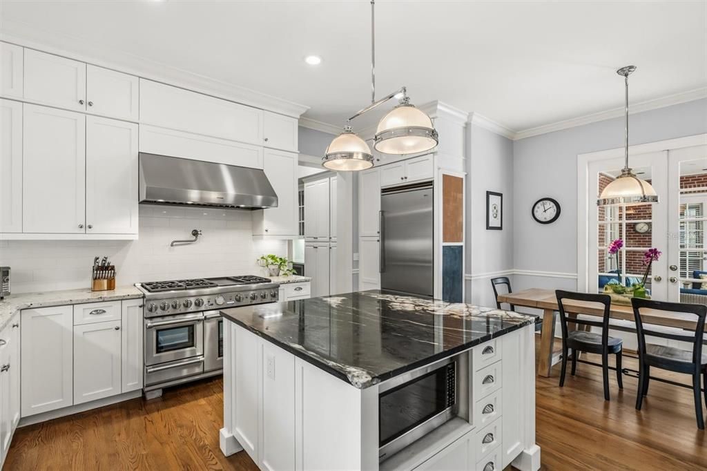 For Sale: $1,995,000 (4 beds, 3 baths, 4304 Square Feet)