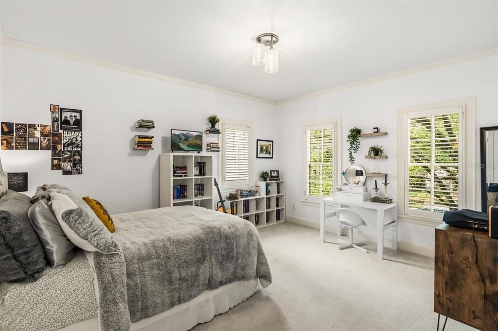 For Sale: $1,995,000 (4 beds, 3 baths, 4304 Square Feet)