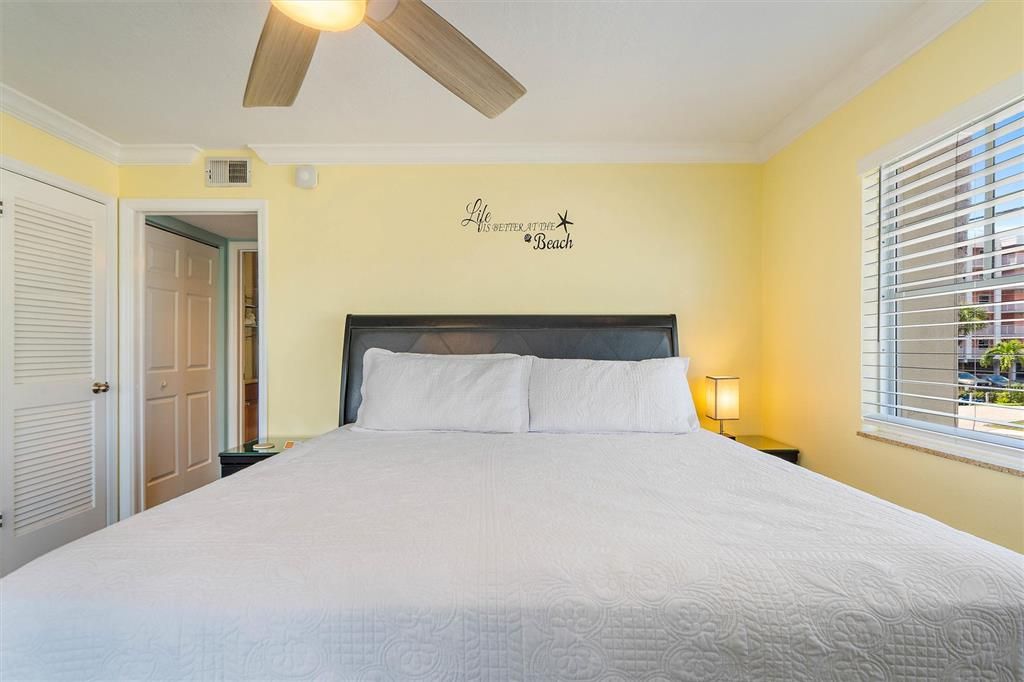 For Sale: $284,000 (1 beds, 1 baths, 620 Square Feet)