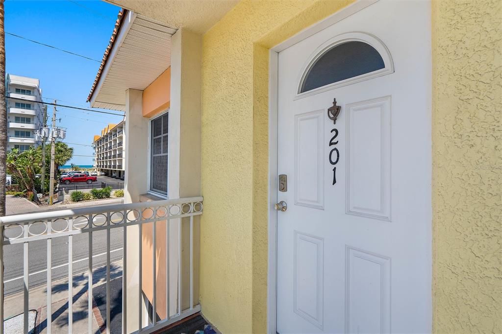 For Sale: $284,000 (1 beds, 1 baths, 620 Square Feet)
