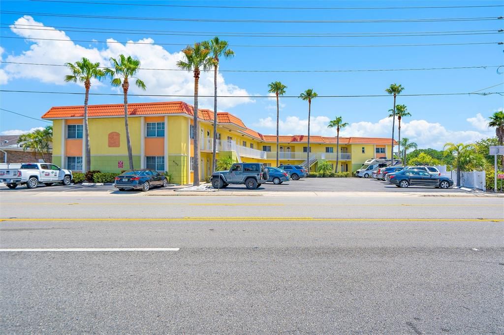 For Sale: $284,000 (1 beds, 1 baths, 620 Square Feet)
