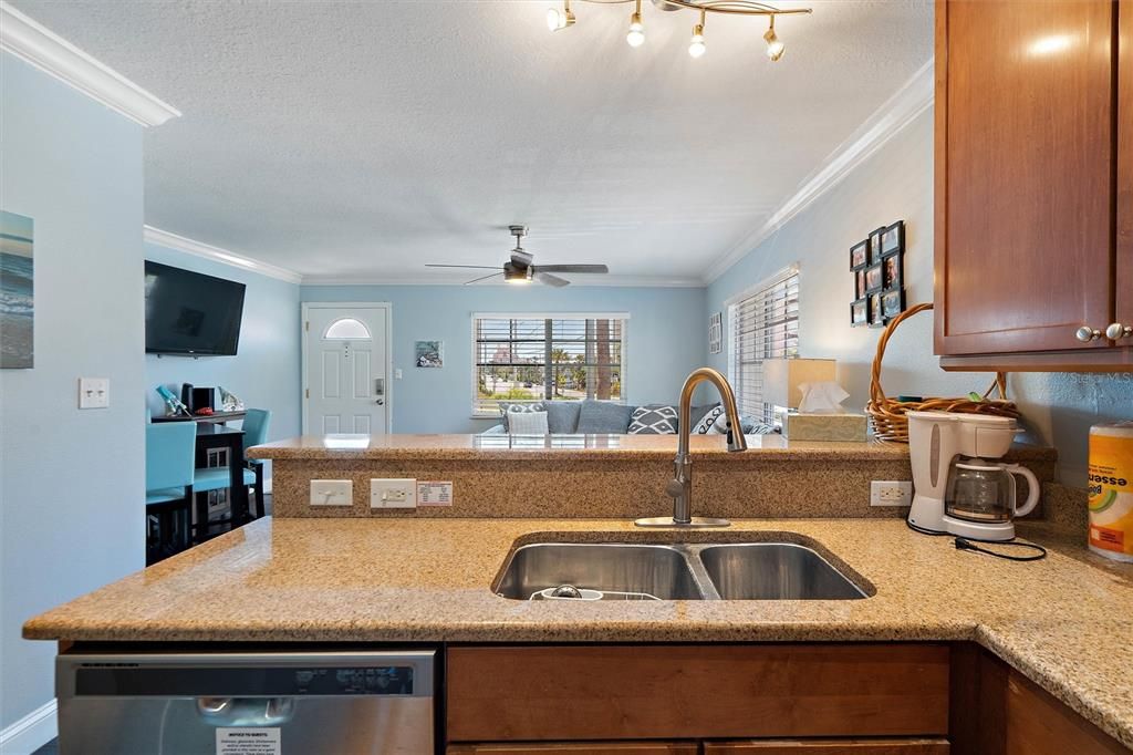 For Sale: $284,000 (1 beds, 1 baths, 620 Square Feet)