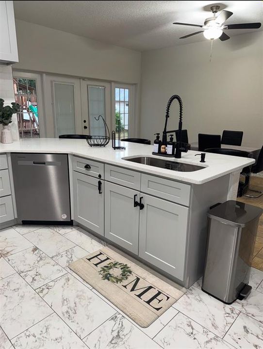Active With Contract: $247,000 (3 beds, 2 baths, 1534 Square Feet)