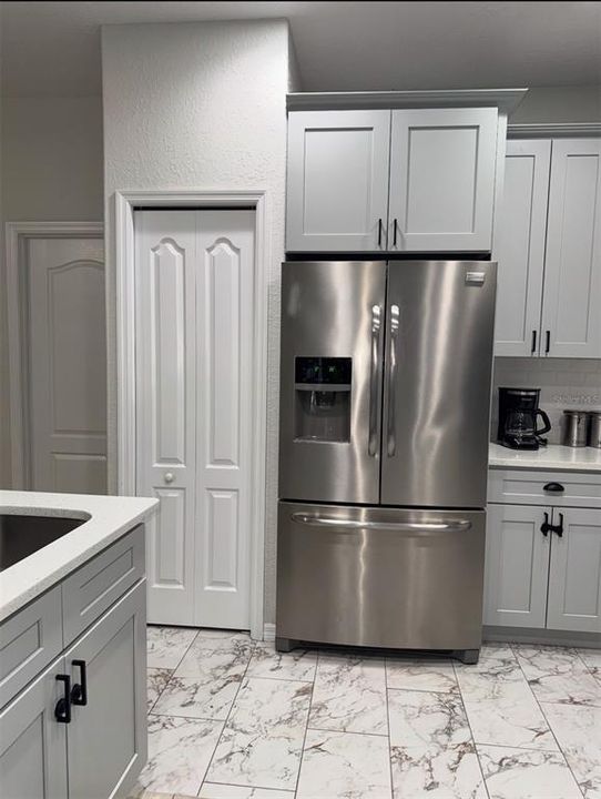 Active With Contract: $247,000 (3 beds, 2 baths, 1534 Square Feet)