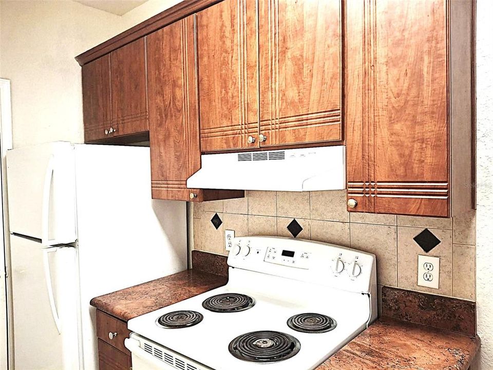 На продажу: $129,000 (2 спален, 2 ванн, 1087 Квадратных фут)