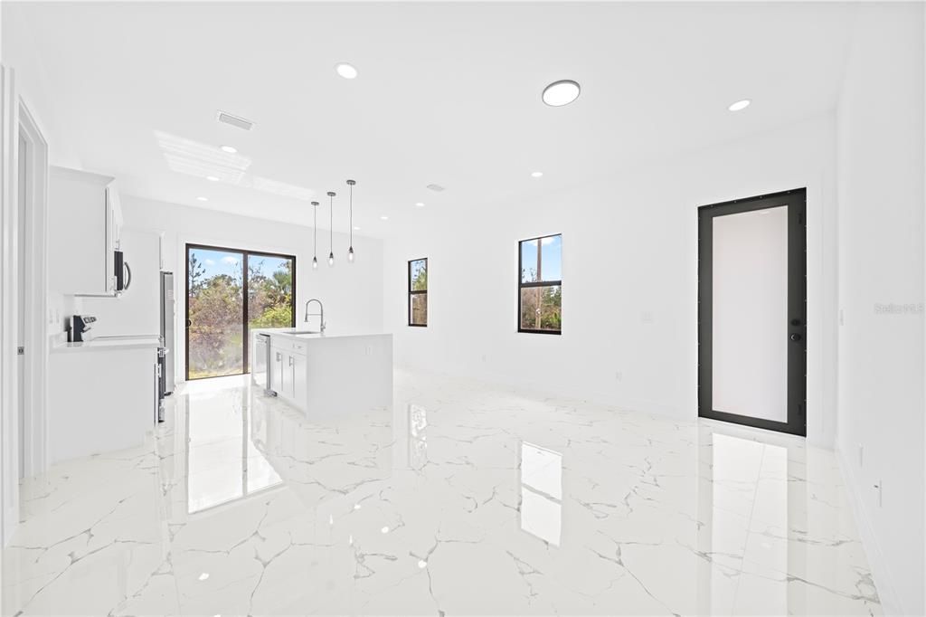 Activo con contrato: $258,000 (3 camas, 2 baños, 1150 Pies cuadrados)
