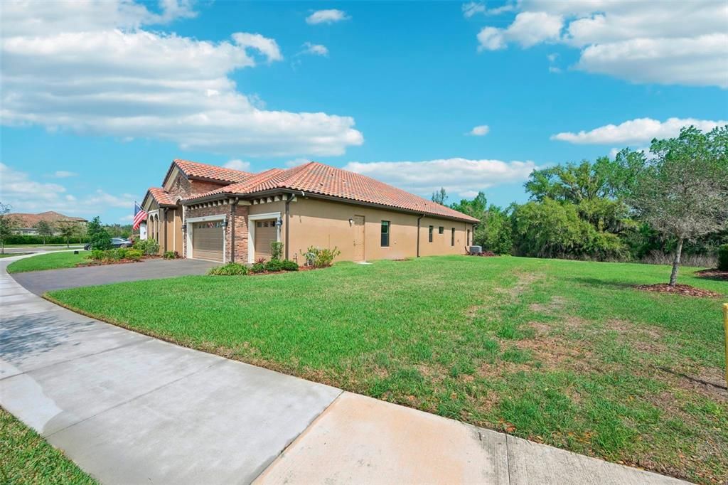 Active With Contract: $639,900 (3 beds, 3 baths, 2541 Square Feet)