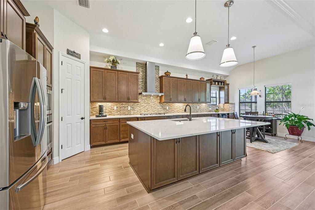 Active With Contract: $639,900 (3 beds, 3 baths, 2541 Square Feet)