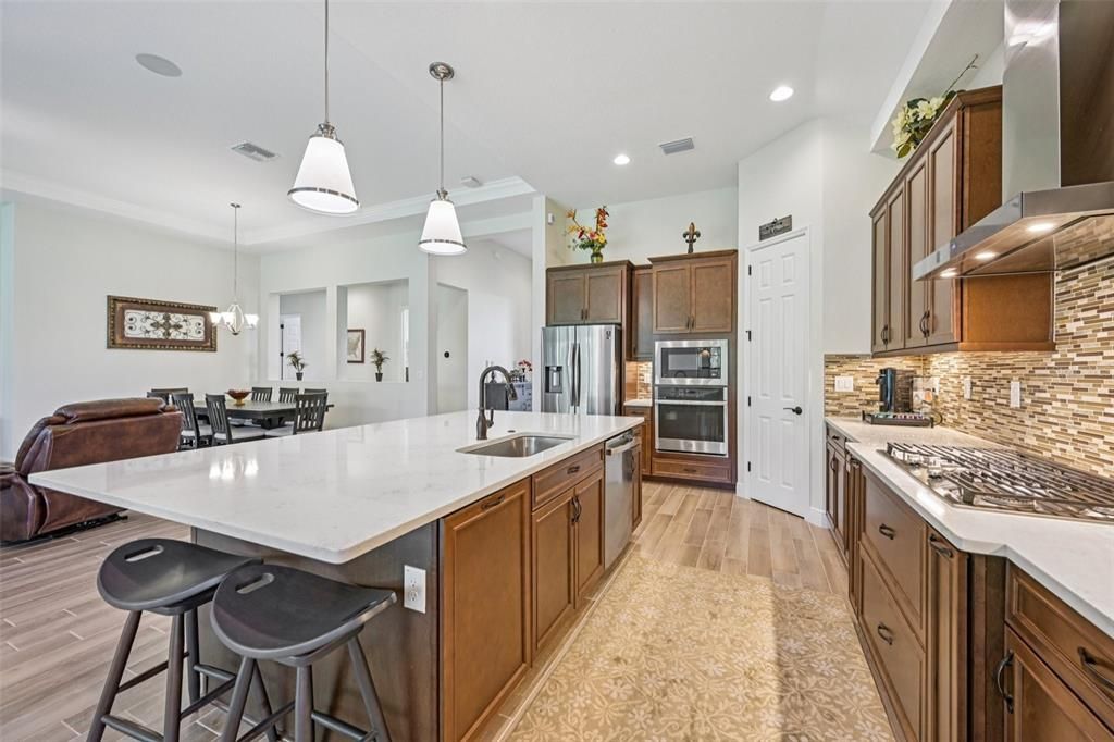 Active With Contract: $639,900 (3 beds, 3 baths, 2541 Square Feet)