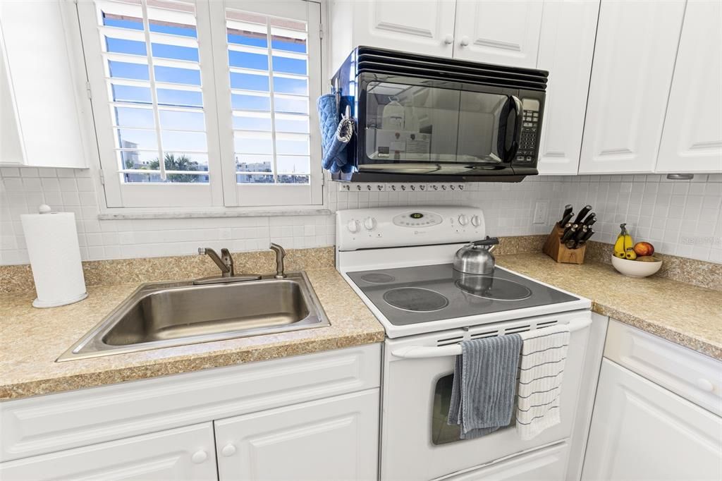 На продажу: $400,000 (2 спален, 2 ванн, 1205 Квадратных фут)