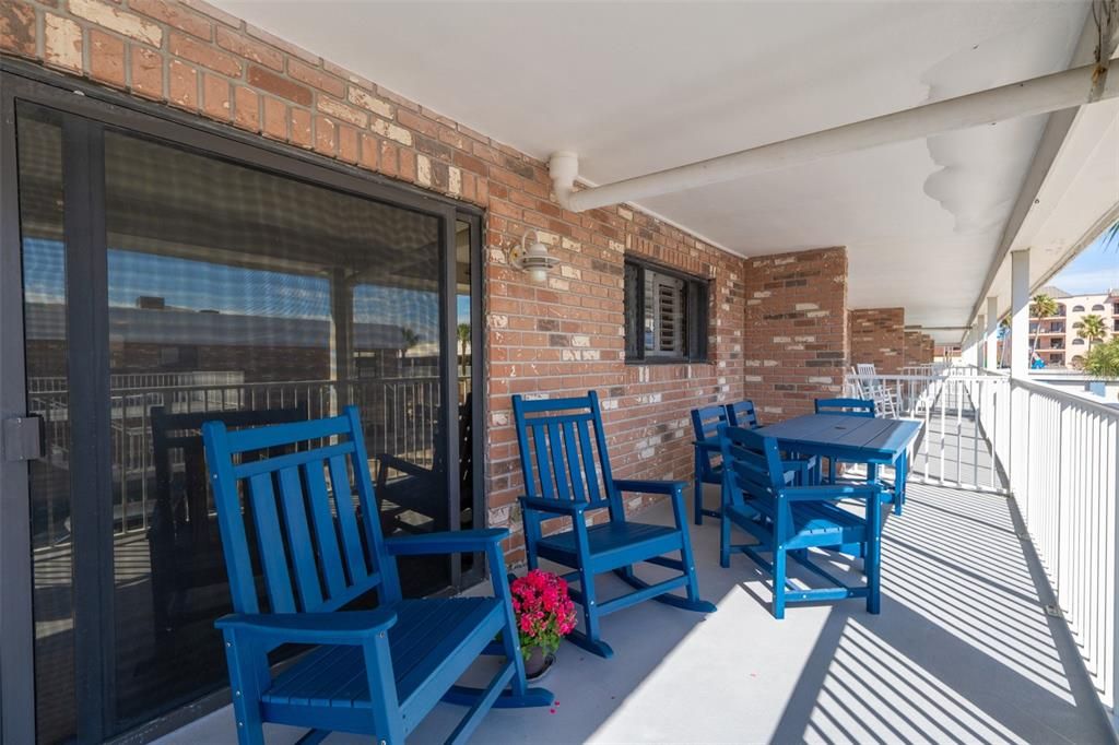 На продажу: $400,000 (2 спален, 2 ванн, 1205 Квадратных фут)