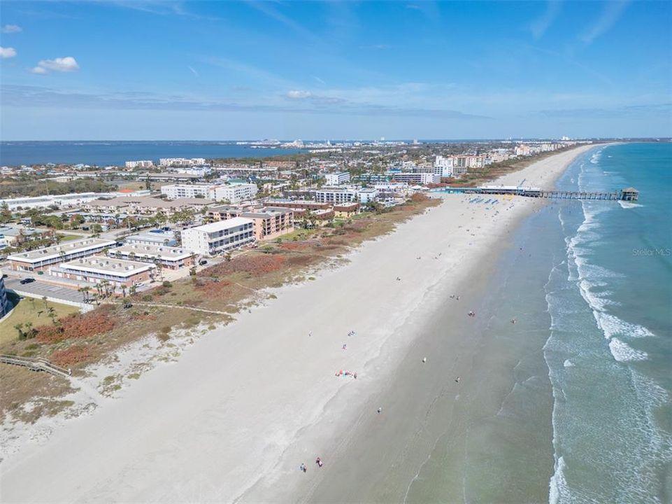 На продажу: $400,000 (2 спален, 2 ванн, 1205 Квадратных фут)