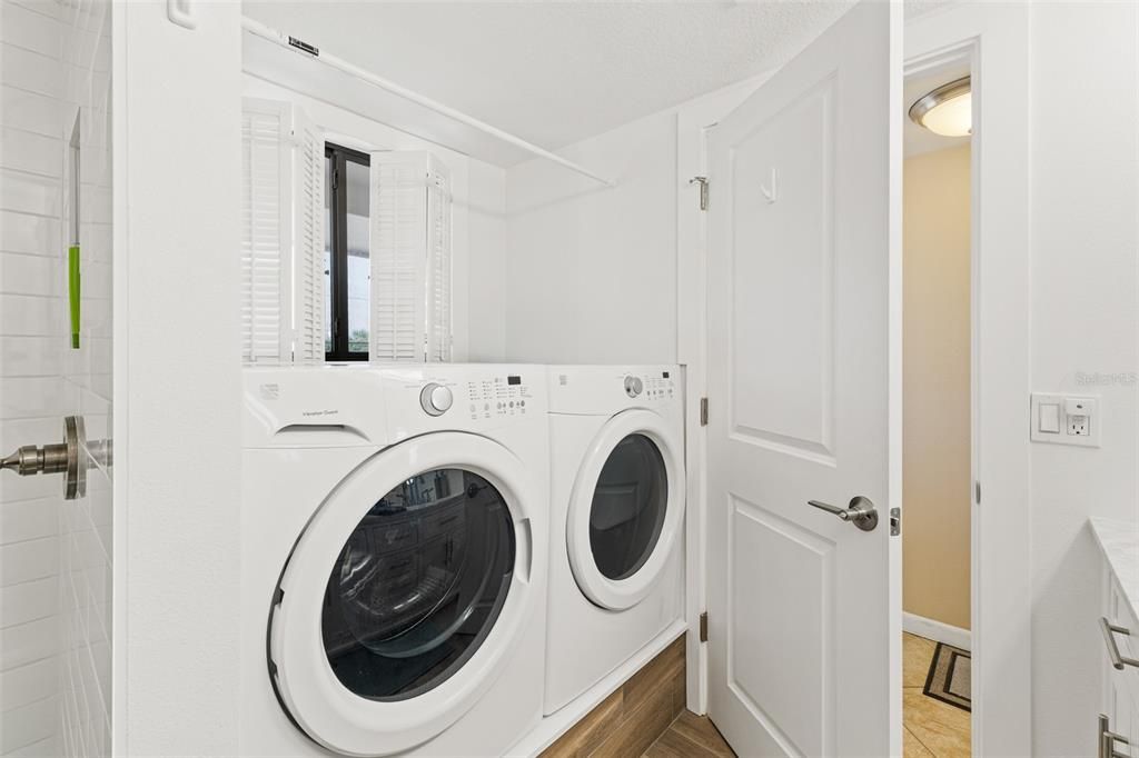 На продажу: $400,000 (2 спален, 2 ванн, 1205 Квадратных фут)