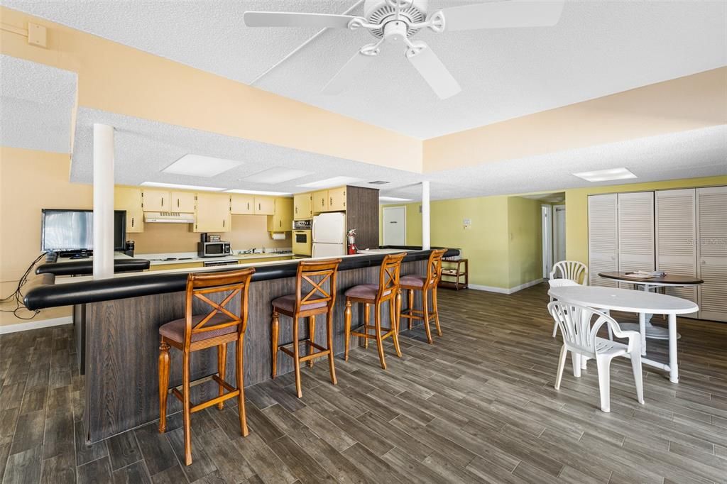 На продажу: $400,000 (2 спален, 2 ванн, 1205 Квадратных фут)