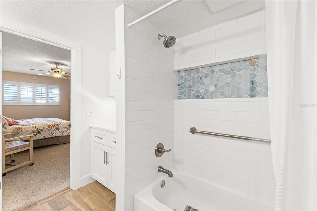 На продажу: $400,000 (2 спален, 2 ванн, 1205 Квадратных фут)