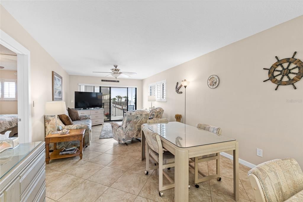 На продажу: $400,000 (2 спален, 2 ванн, 1205 Квадратных фут)