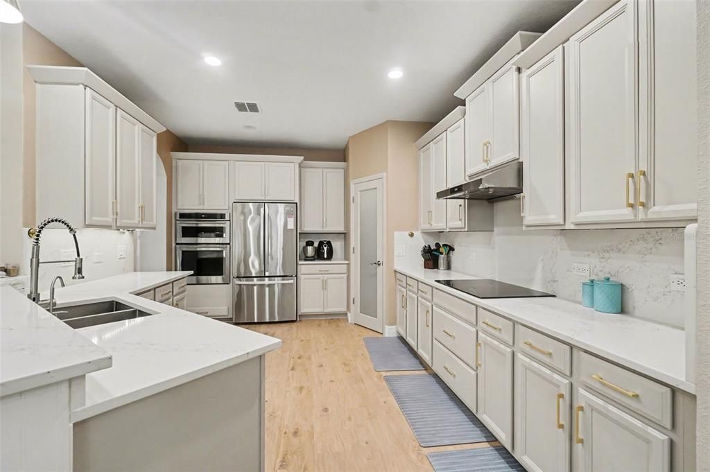 В аренду: $5,500 (6 спален, 4 ванн, 4704 Квадратных фут)