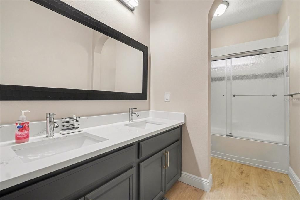 В аренду: $5,500 (6 спален, 4 ванн, 4704 Квадратных фут)