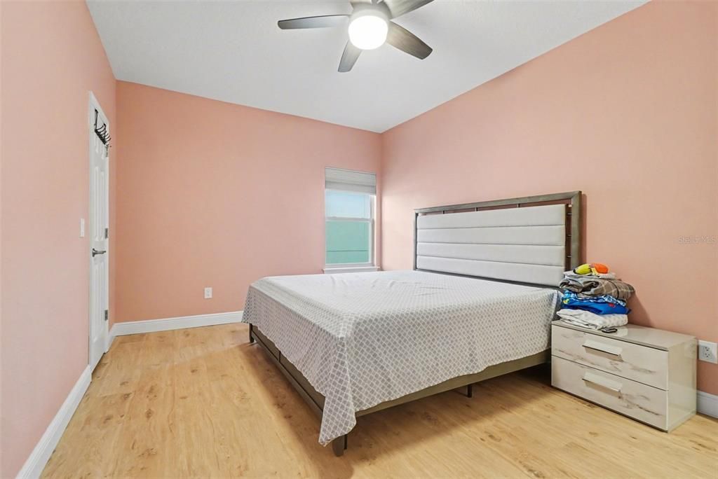 В аренду: $5,500 (6 спален, 4 ванн, 4704 Квадратных фут)