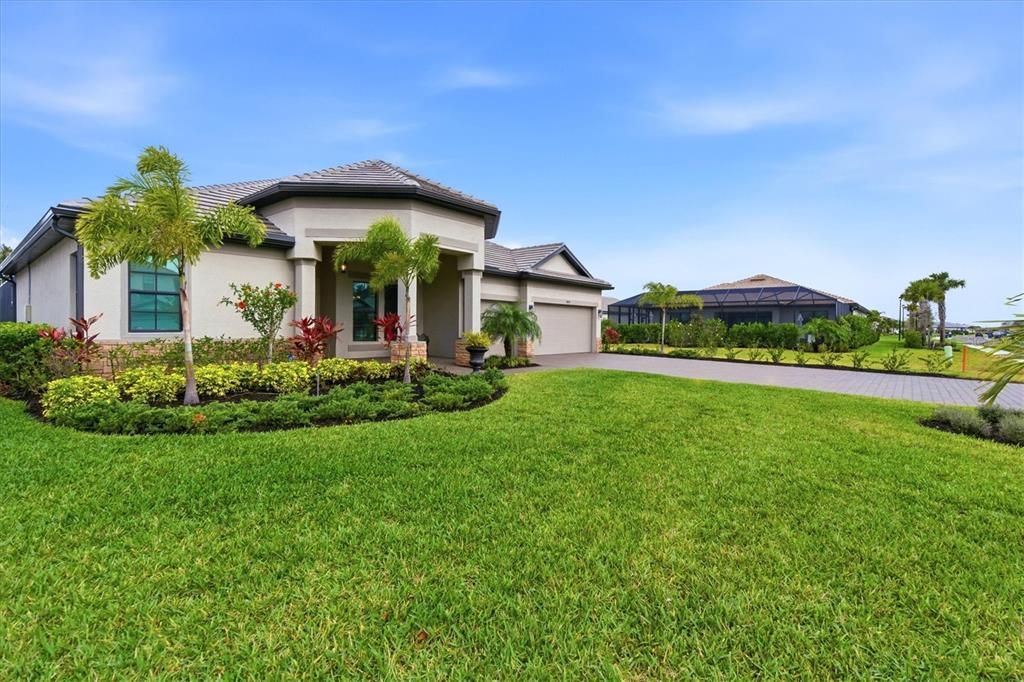 For Sale: $859,900 (4 beds, 3 baths, 2553 Square Feet)