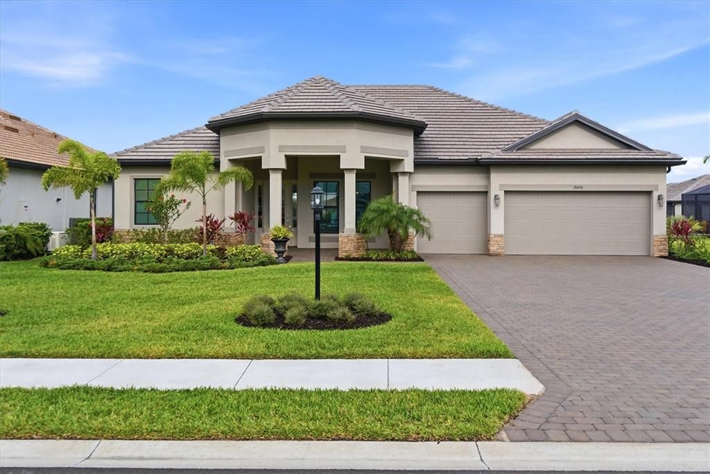 For Sale: $859,900 (4 beds, 3 baths, 2553 Square Feet)