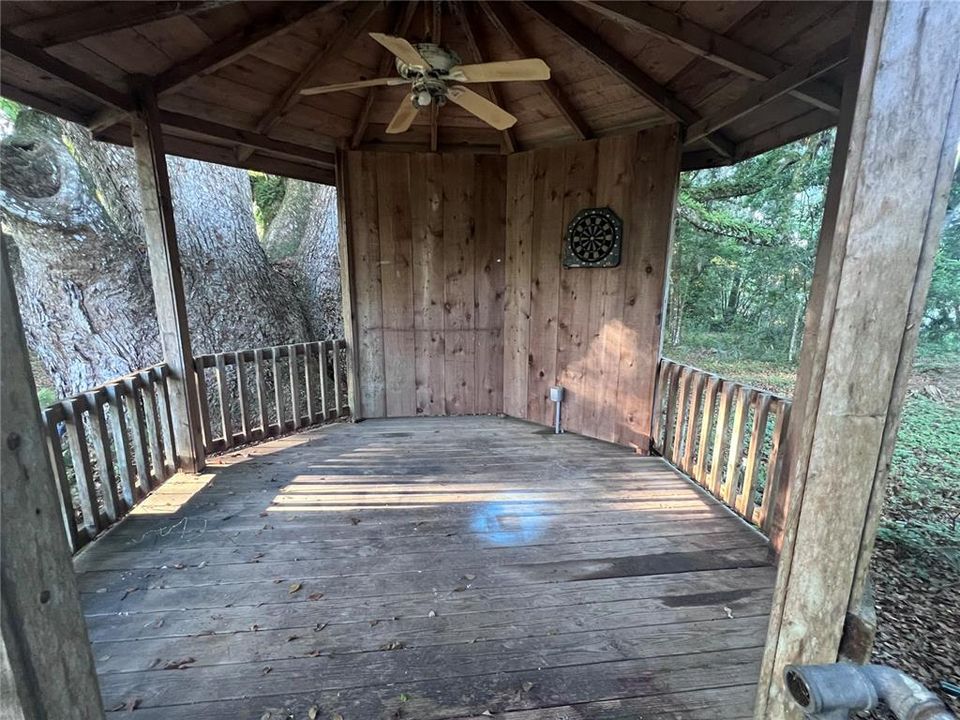 For Sale: $229,900 (2 beds, 1 baths, 936 Square Feet)