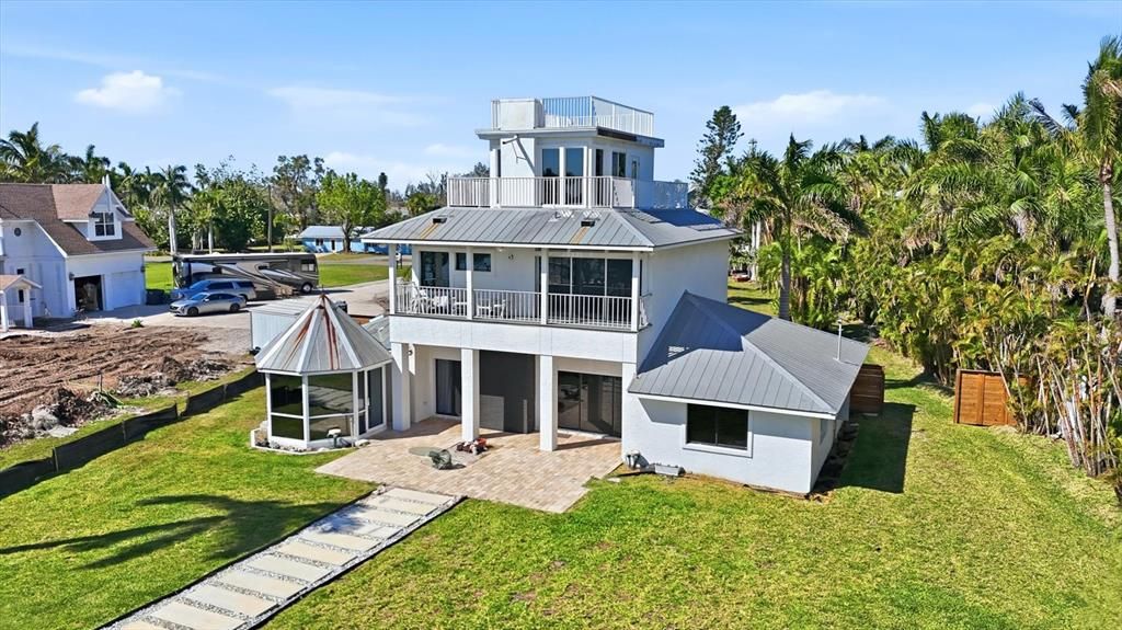 For Sale: $1,999,900 (4 beds, 2 baths, 2537 Square Feet)