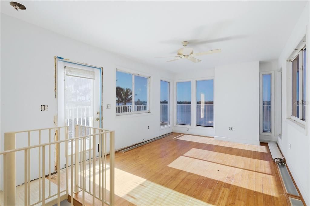 For Sale: $1,999,900 (4 beds, 2 baths, 2537 Square Feet)