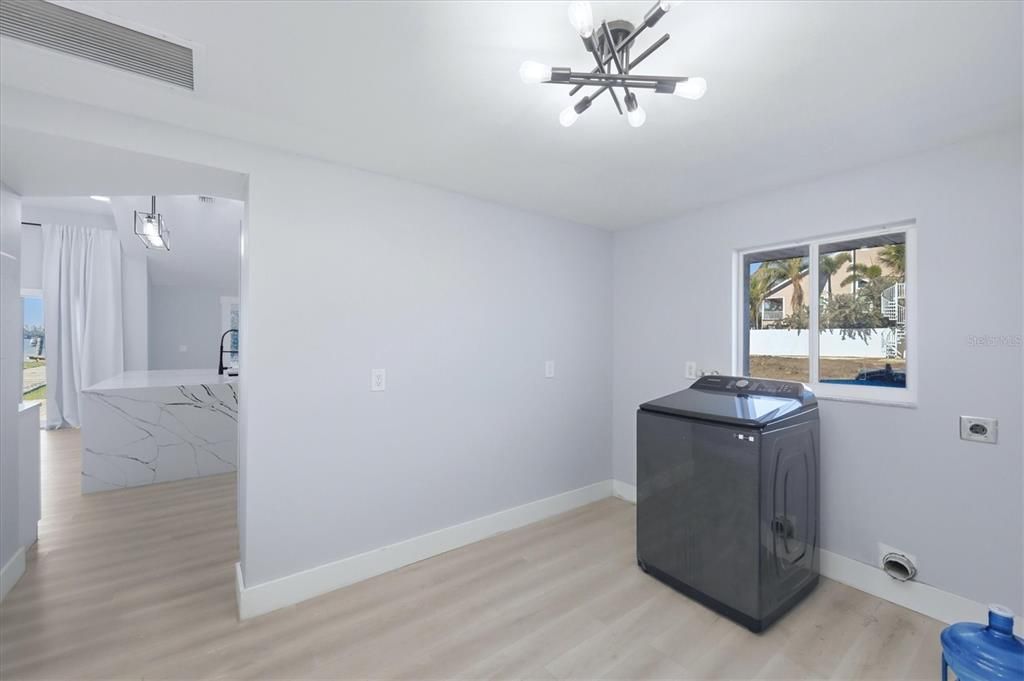 For Sale: $1,999,900 (4 beds, 2 baths, 2537 Square Feet)