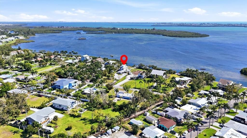 For Sale: $1,999,900 (4 beds, 2 baths, 2537 Square Feet)
