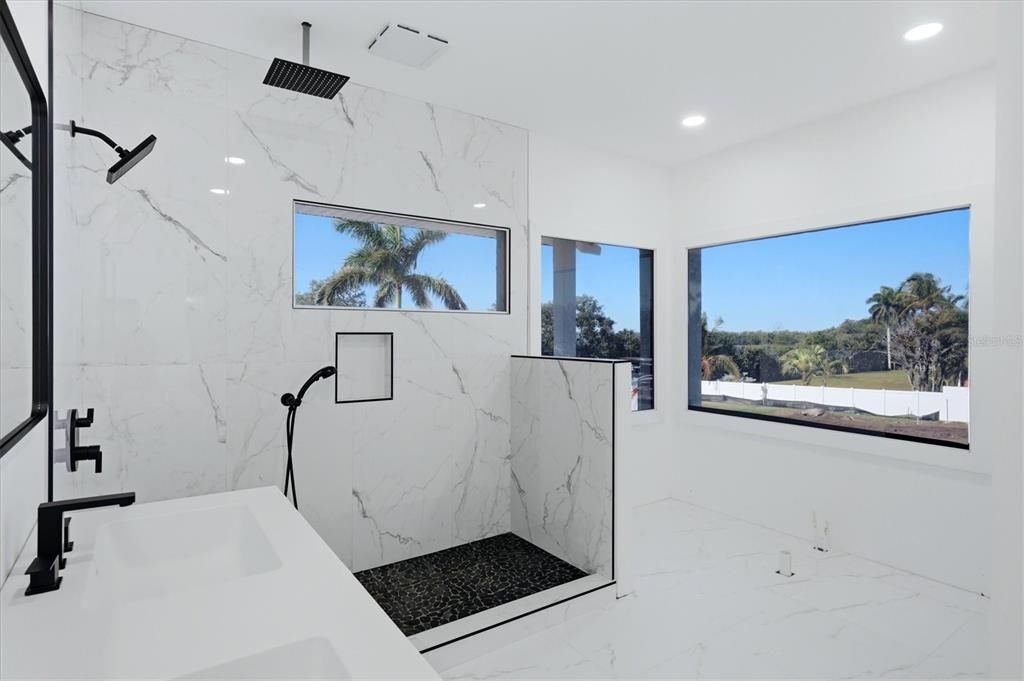 For Sale: $1,999,900 (4 beds, 2 baths, 2537 Square Feet)