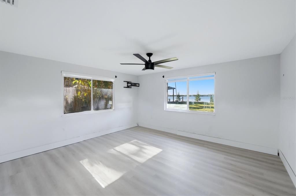 For Sale: $1,999,900 (4 beds, 2 baths, 2537 Square Feet)