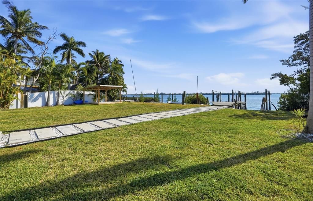 For Sale: $1,999,900 (4 beds, 2 baths, 2537 Square Feet)