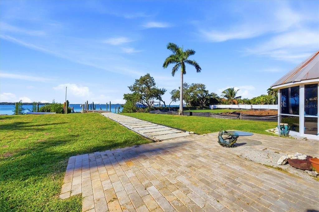 For Sale: $1,999,900 (4 beds, 2 baths, 2537 Square Feet)