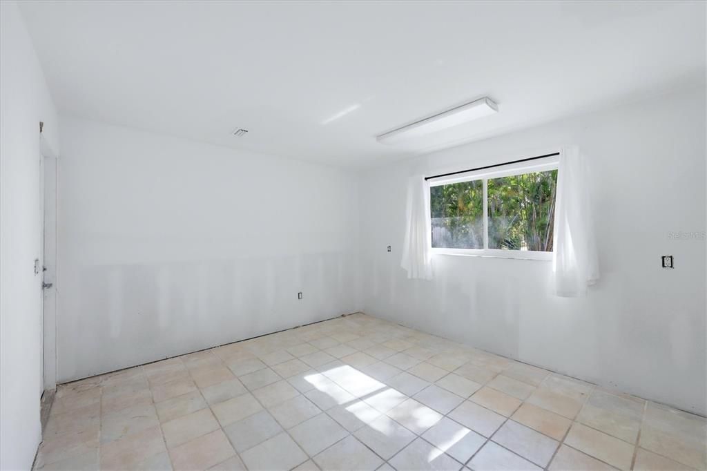 For Sale: $1,999,900 (4 beds, 2 baths, 2537 Square Feet)