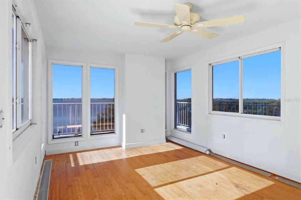 For Sale: $1,999,900 (4 beds, 2 baths, 2537 Square Feet)