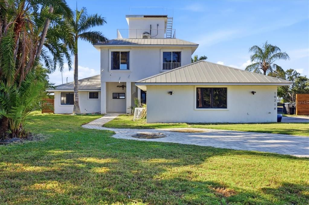 For Sale: $1,999,900 (4 beds, 2 baths, 2537 Square Feet)