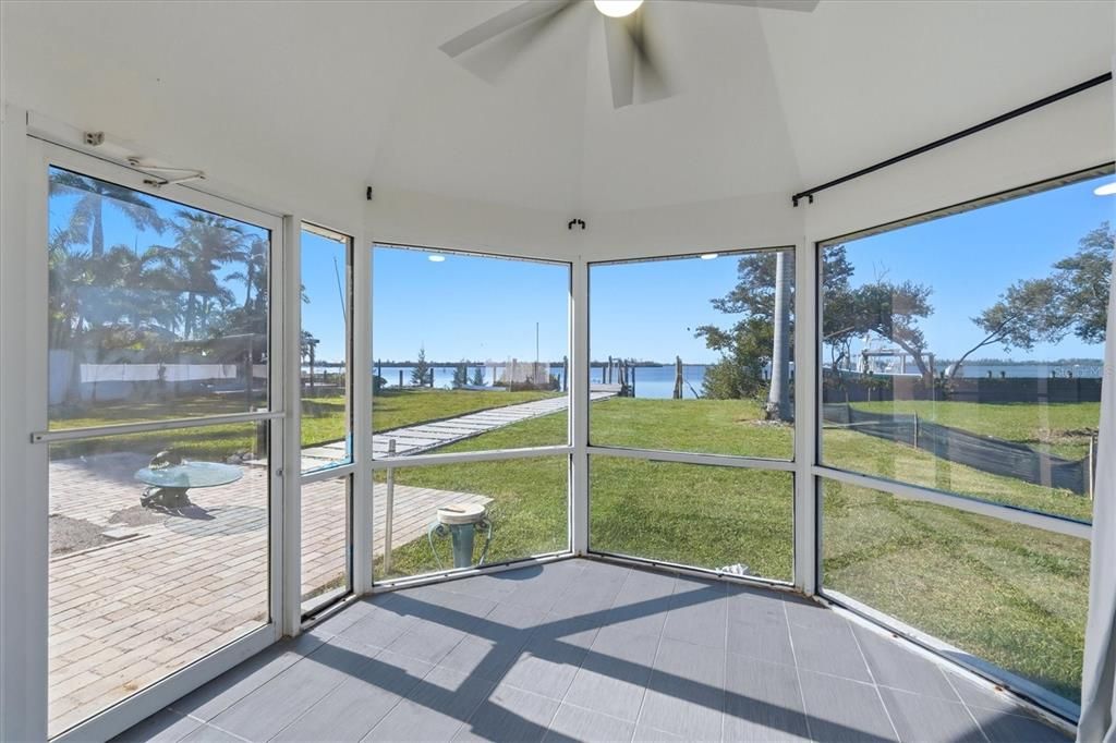 For Sale: $1,999,900 (4 beds, 2 baths, 2537 Square Feet)