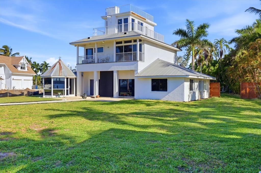 For Sale: $1,999,900 (4 beds, 2 baths, 2537 Square Feet)
