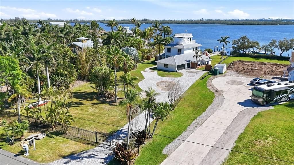 For Sale: $1,999,900 (4 beds, 2 baths, 2537 Square Feet)