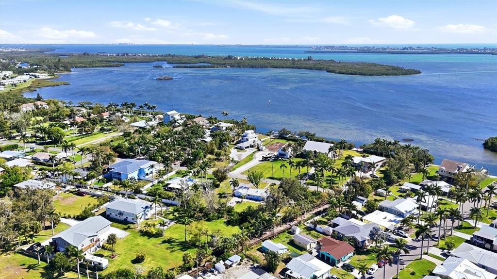 For Sale: $1,999,900 (4 beds, 2 baths, 2537 Square Feet)